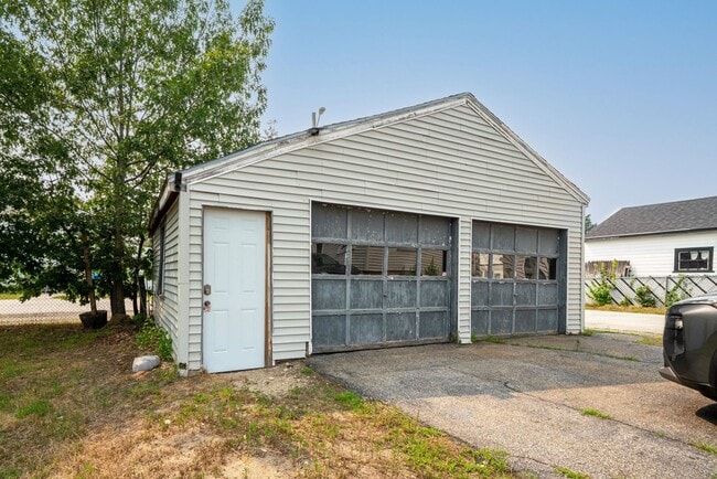 Building Photo - 106 Bismark St