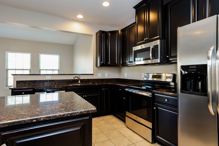 Building Photo - 1543 Oak Dr