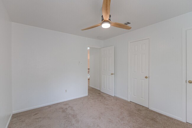 Building Photo - 34 E Trillium Cir