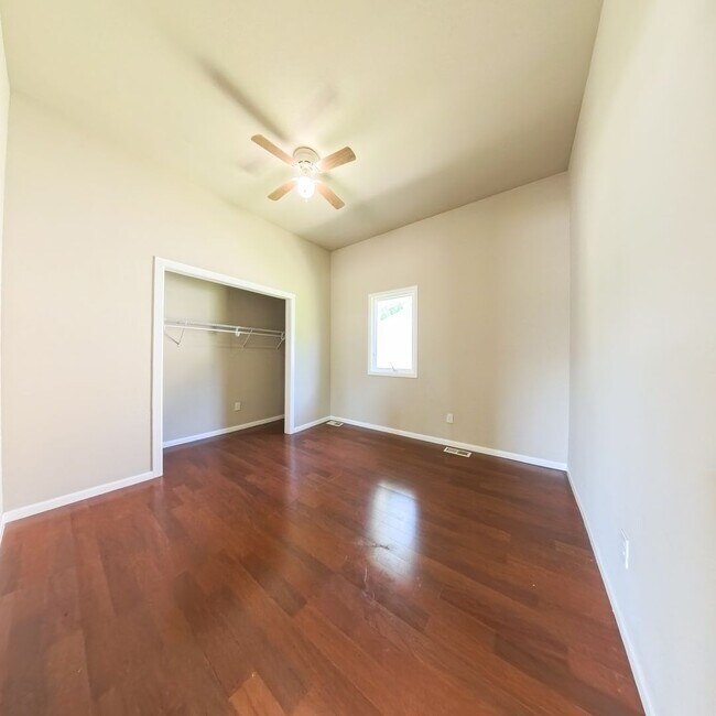 Building Photo - Newly updated 2 bedroom 1 bathroom