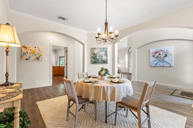 Building Photo - Corner Lot Beauty in Stone Oak Area