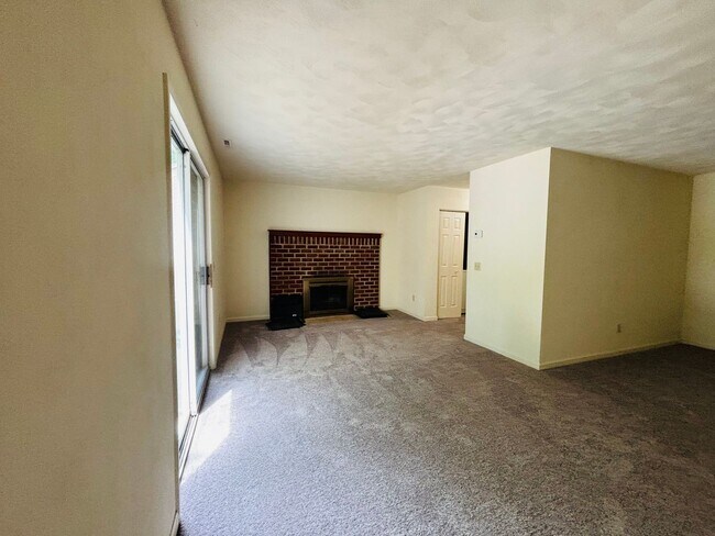 Building Photo - 2424 Ridge Rd