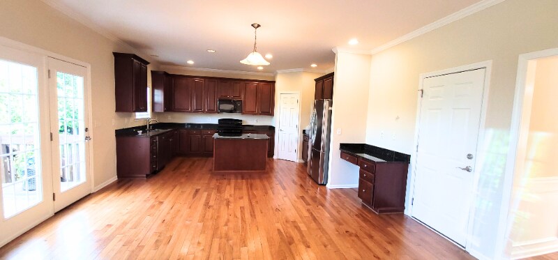 Building Photo - 2 Dansford Ln