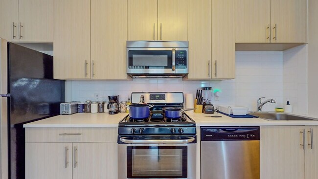 Building Photo - 545 Bedford St