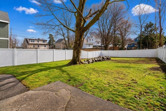 Building Photo - 15 Buckingham St