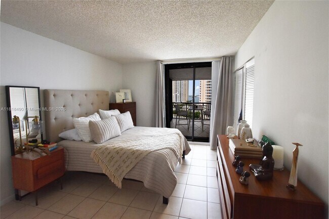 Building Photo - 540 Brickell Key Dr
