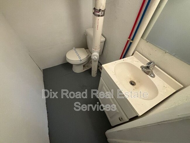 Building Photo - 3701 Iona Ave