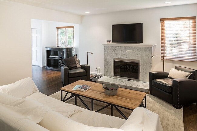 Building Photo - 3520 S Bentley Ave