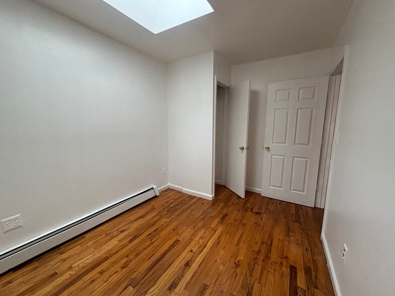 Building Photo - 245 E 28th St