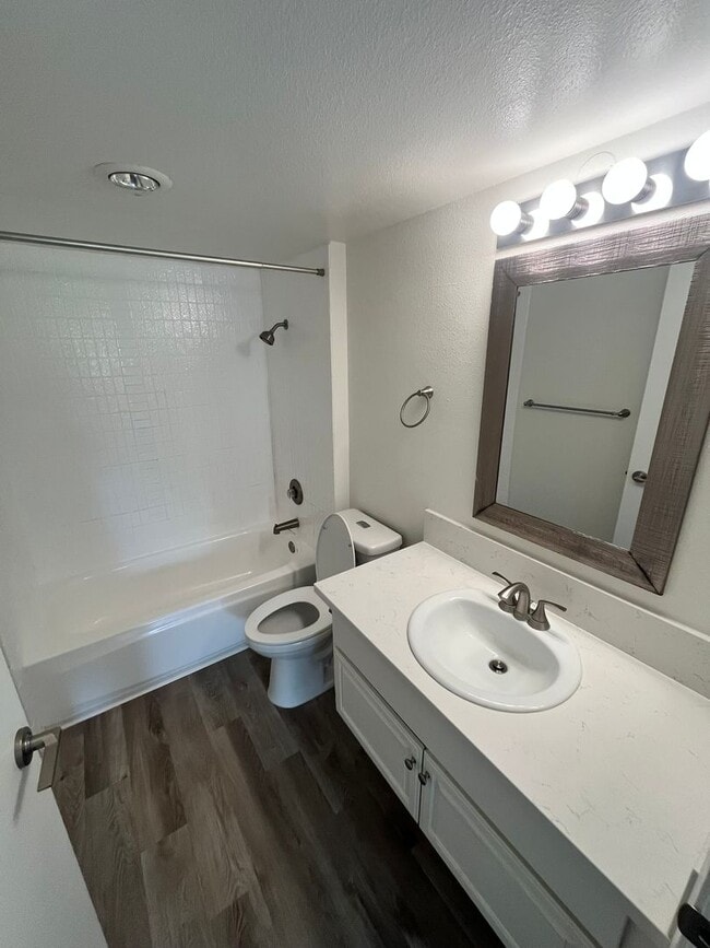 Building Photo - For Rent: 3 Bed, 2.5 Bath Townhome in University City