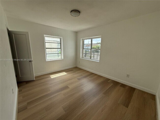 Building Photo - 955 NW 75th St