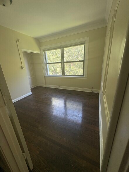 Building Photo - 8230 S Ellis Ave