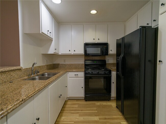 Building Photo - 160 S Hudson Ave
