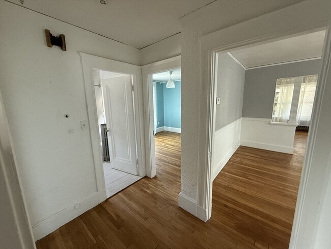 Building Photo - 135 Mills St