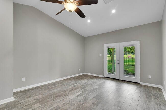 Building Photo - 3535 Balboa Cir