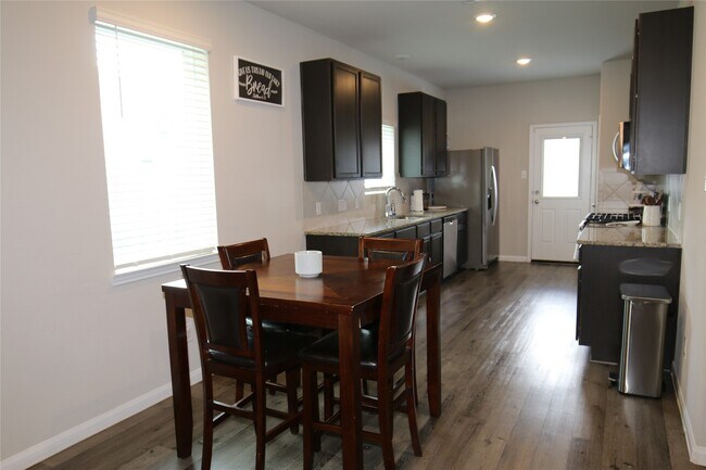 Building Photo - 1336 Mount Blanc Path