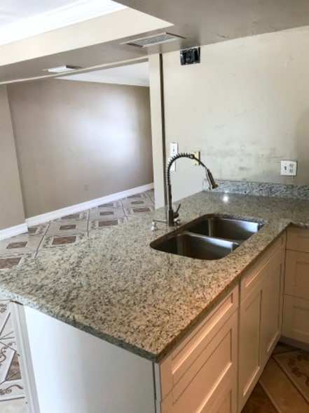 Building Photo - 4911 Catalina Dr