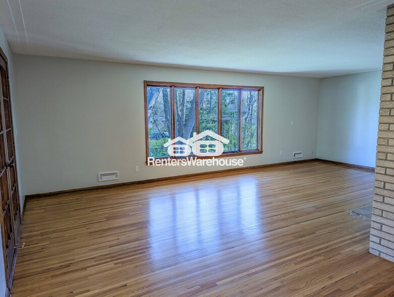 Building Photo - 5716 W 68th St