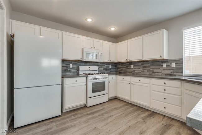 Building Photo - 7816 Calico Flower Ave