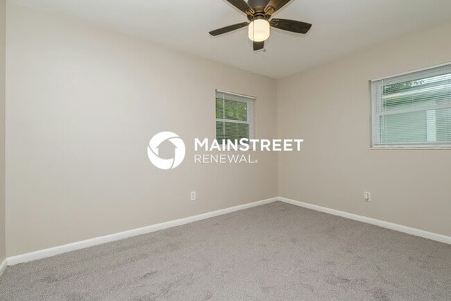 Building Photo - 4 Bedroom Pet-Friendly Home in Tampa, FL with Main Street Renewal
