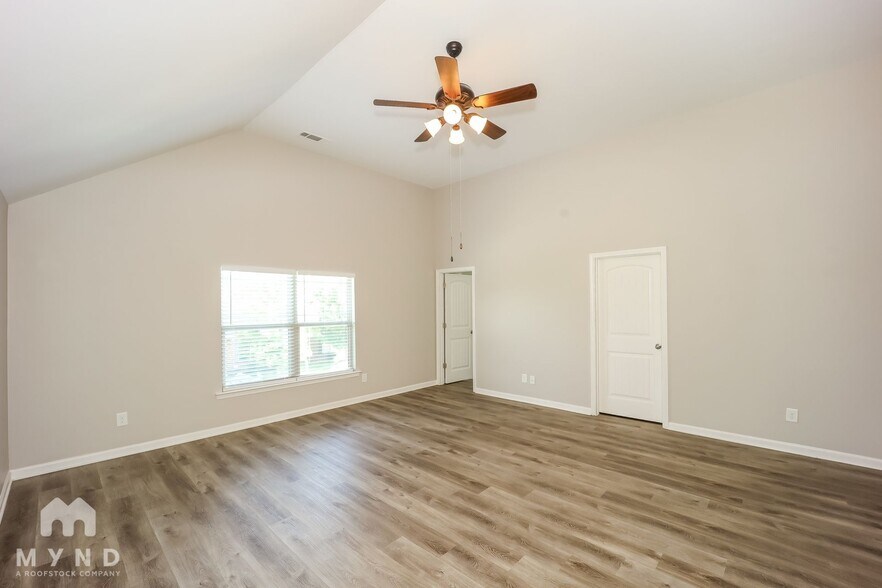 Building Photo - 61 Matador Way