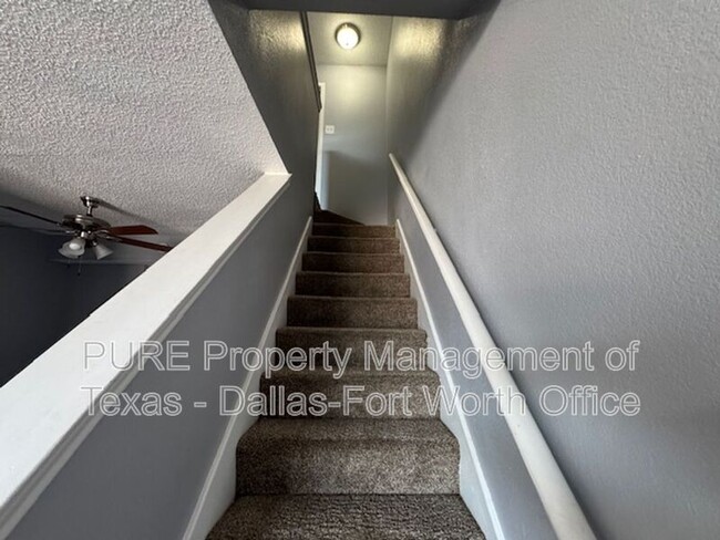Building Photo - 4004 W Pioneer Dr
