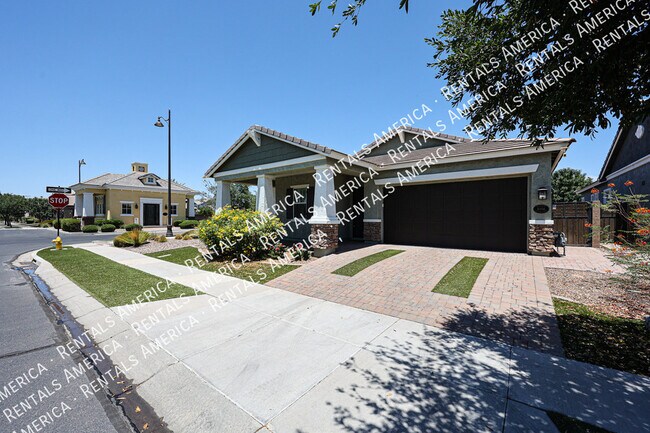 Primary Photo - 10556 E Nichols Ave