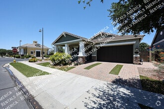 Building Photo - 10556 E Nichols Ave
