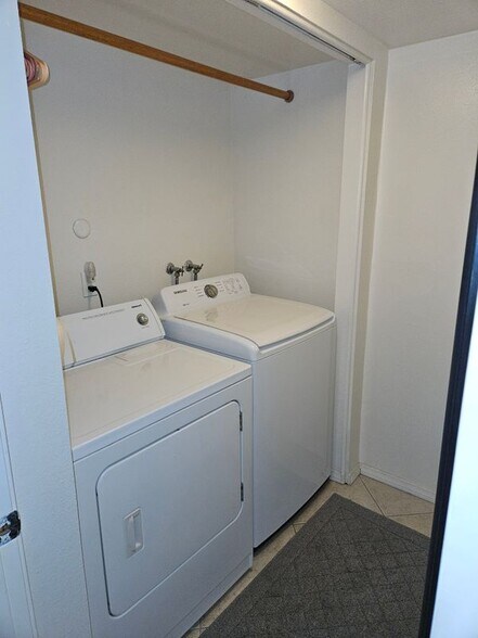 Building Photo - 23821 Green Haven Ln