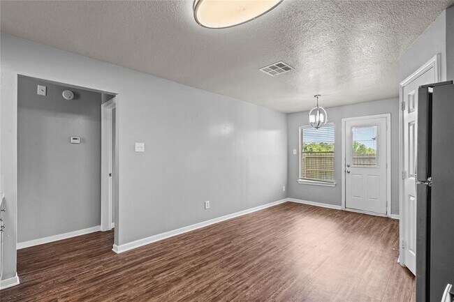Building Photo - 122 Green Isle Ave
