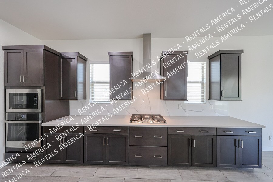 Building Photo - 1530 E San Carlos Way