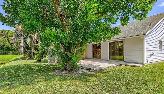 Building Photo - 9258 Green Meadows Way