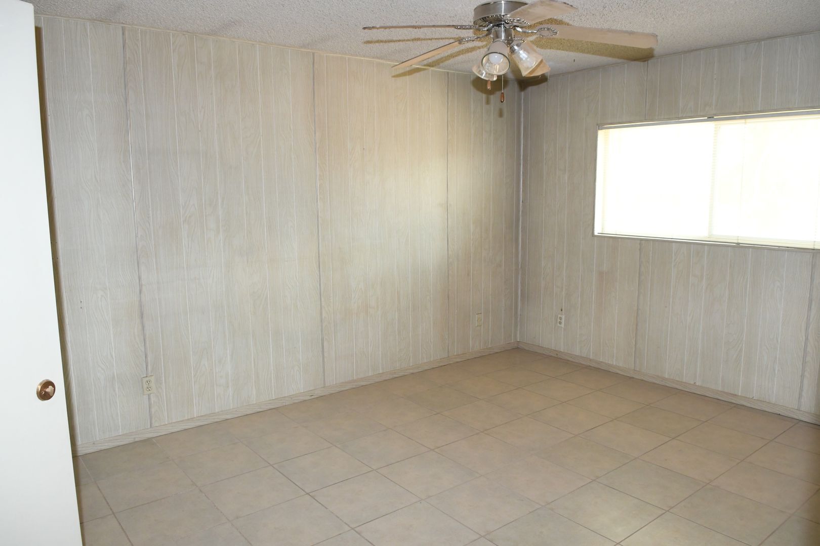Building Photo - 3165 W Altadena Ave