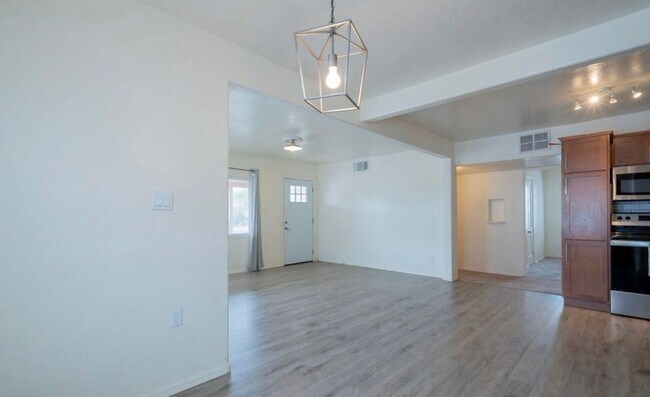 Building Photo - Remodeled 3 bed 2 bath home in Coolidge!