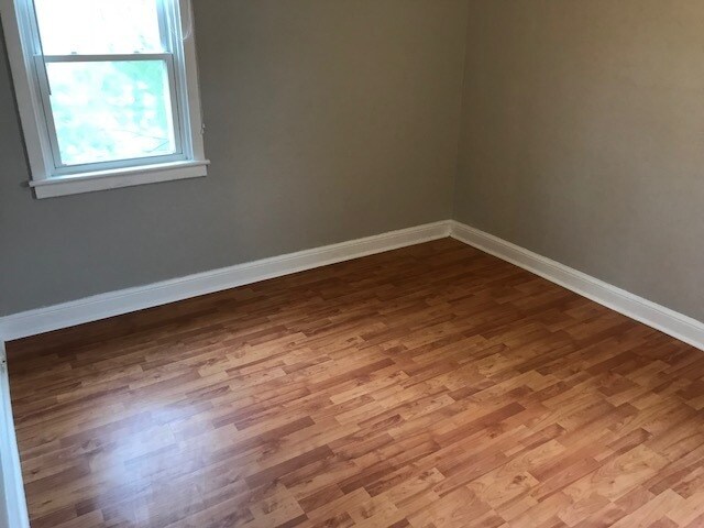 Building Photo - 7 Linn St