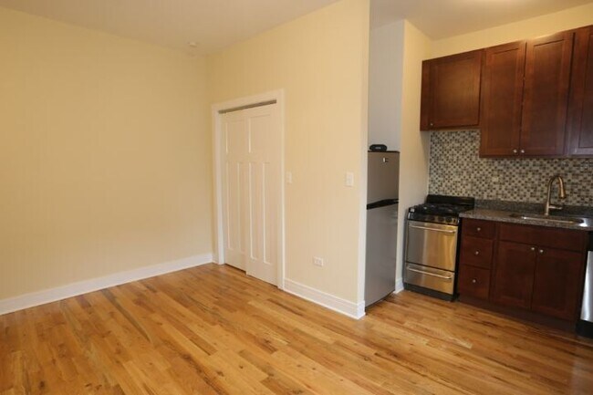 Building Photo - 4349 N Damen