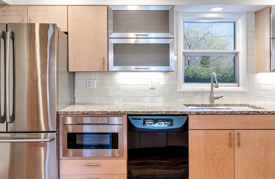 Building Photo - 565 Jack Pine Ct