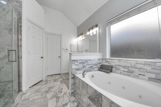 Building Photo - 17618 Fairgrove Park Dr