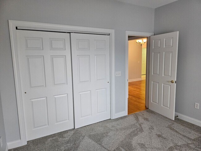 Building Photo - Southport - 3bedroom, 2 bath Townhouse