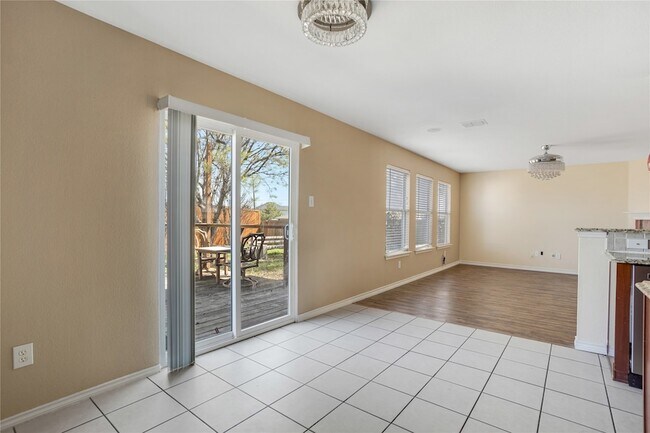 Building Photo - 1921 Southridge Ln