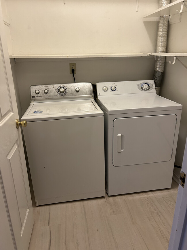 Washer/dryer - 5909 Lake Huron Ct