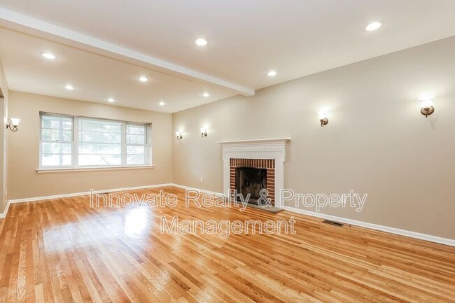 Building Photo - 1613 Kenmare Dr