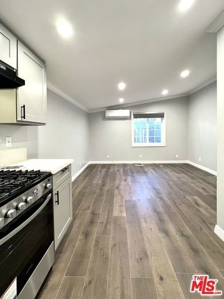 Building Photo - 14236 1/2 Tiara Street Unit