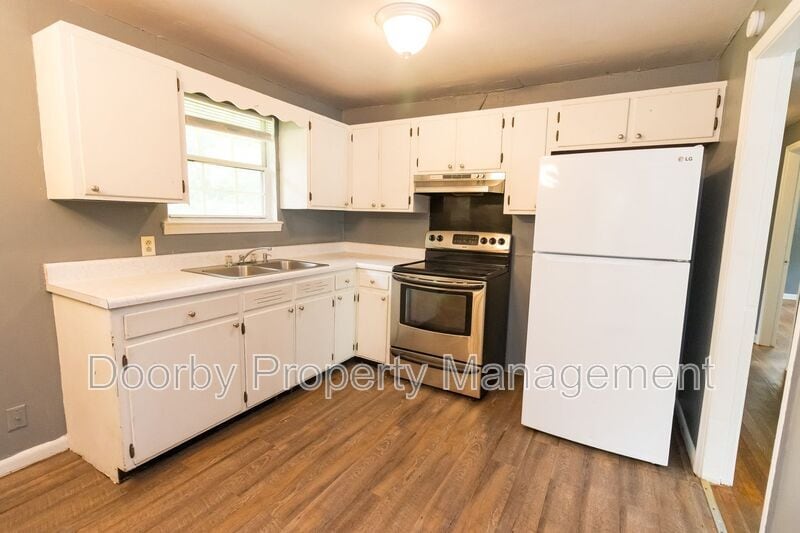 Building Photo - 8325 Oak Dr