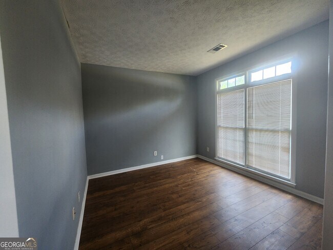Building Photo - 7168 Village Loop