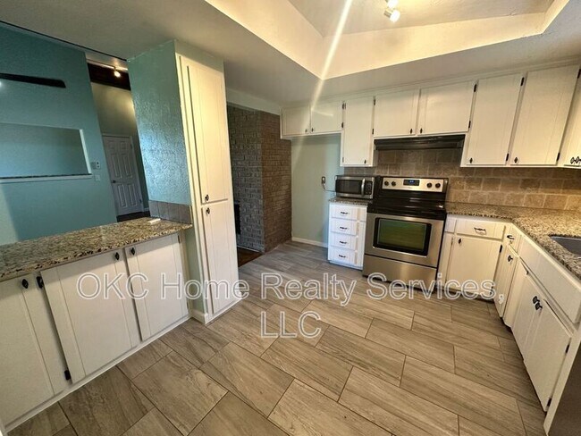 Building Photo - 11004 NW 115th St