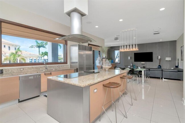 Building Photo - 3340 Hibiscus Dr W
