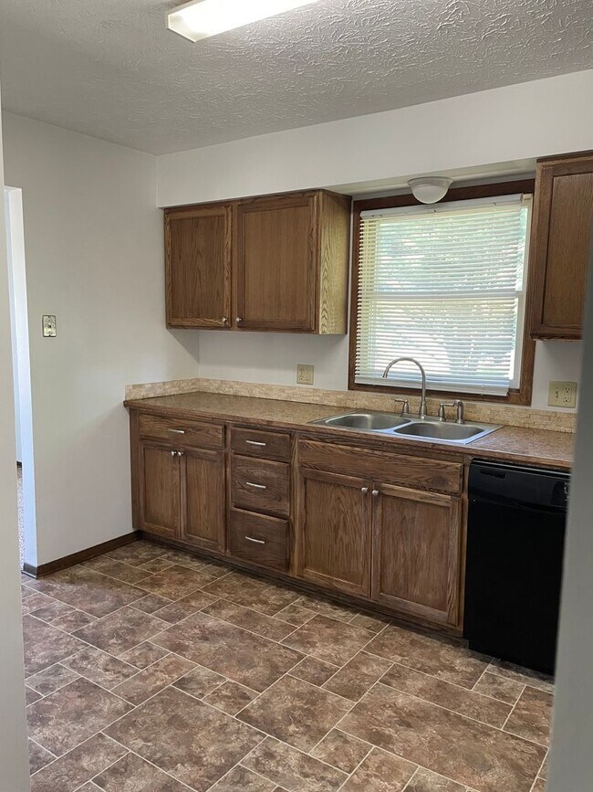 Building Photo - 386 - Palmer