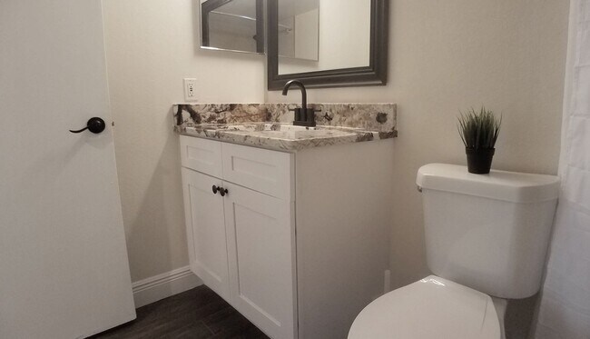 Building Photo - Stunning All Upgraded 2/2 Condo x Rent @ Winter Park Village next to Full Sail !