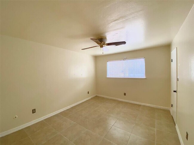 Building Photo - 12815 Ashford Chase Dr